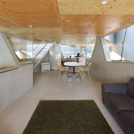 House in Saka by Suppose design office House in Saka by Suppose design office