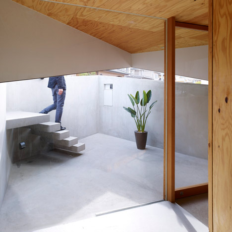 House in Saka by Suppose design office House in Saka by Suppose design office