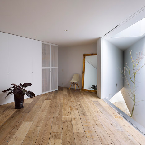 House in Saka by Suppose design office House in Saka by Suppose design office