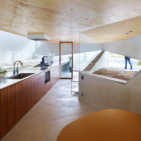 House in Saka by Suppose design office House in Saka by Suppose design office