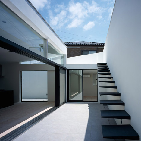 MUR by Apollo Architects and Associates