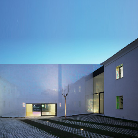 Music Hall and House in Algueña by Cor & Asociados