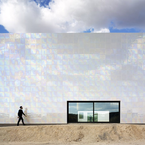Music Hall and House in Algueña by Cor & Asociados