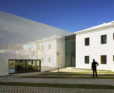 Music Hall and House in Algueña by Cor & Asociados