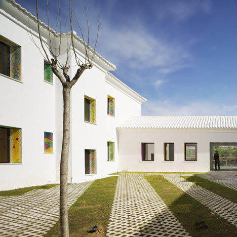 Music Hall and House in Algueña by Cor & Asociados