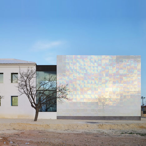 Music Hall and House in Algueña by Cor & Asociados