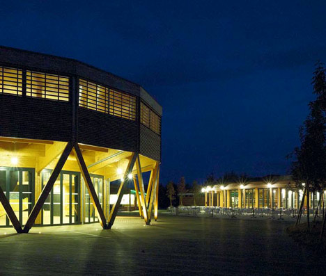 Restaurant and Theatre for La Rive Domain by Nadau Lavergne