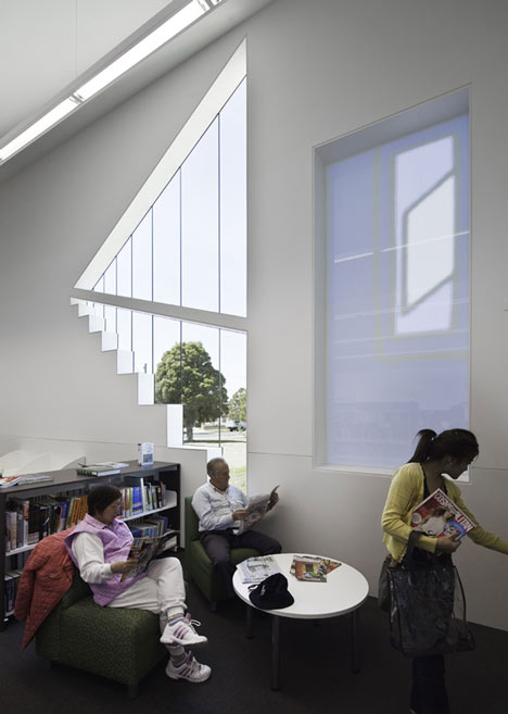 Avondale Heights Library & Learning Centre by H2o Architects