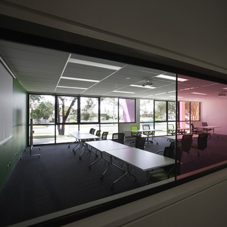 Avondale Heights Library & Learning Centre by H2o Architects