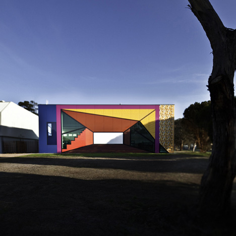 Avondale Heights Library & Learning Centre by H2o Architects