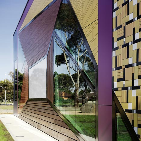 Avondale Heights Library & Learning Centre by H2o Architects