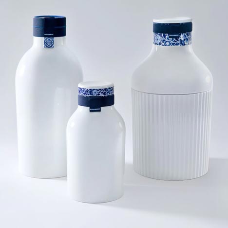 Blue-D1653-by-Arian-Brekveld,-Chris-Koens-and-Damian-O'Sullivan-for-Royal-Delft