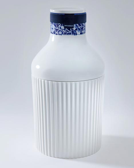 Blue D1653 by Arian Brekveld, Chris Koens and Damian O'Sullivan for Royal Delft