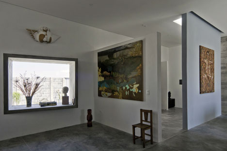 House for two artists by m + n arquitectos and Patricia Perera