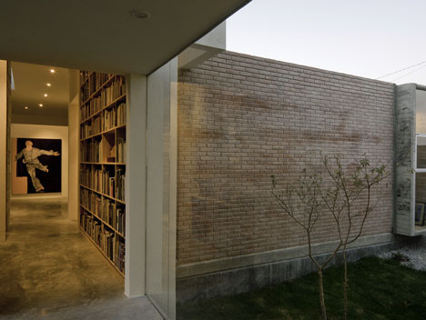 House for two artists by m + n arquitectos and Patricia Perera