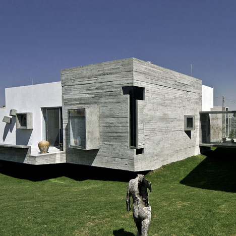 House for two artists by m + n arquitectos and Patricia Perera