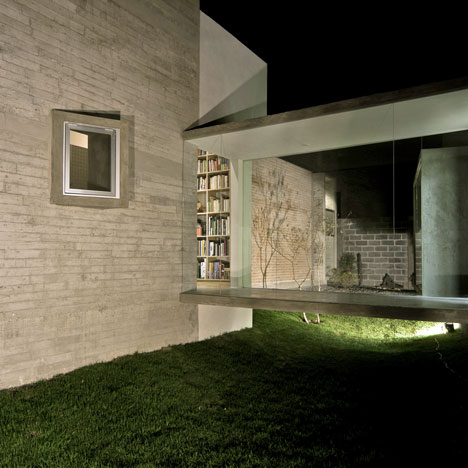 House for two artists by m + n arquitectos and Patricia Perera