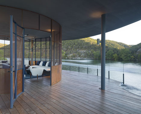 Shore Vista Boat Dock by Bercy Chen Studio