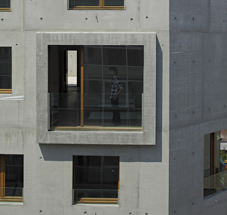8 dwellings, 4 artist studios and 1 retail area by Charles-Henri Tachon