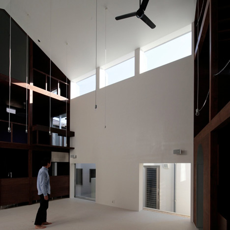 House with Empty Lot by ON design