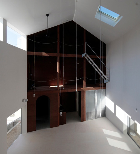 House with Empty Lot by ON design