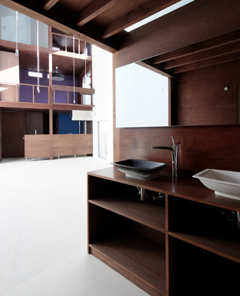 House with Empty Lot by ON design