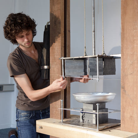 Dezeen Screen: Gravity by Jólan van der Wiel