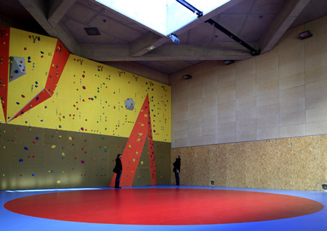 Gymnastics building by Heams et Michel Gymnastics building by Heams et Michel