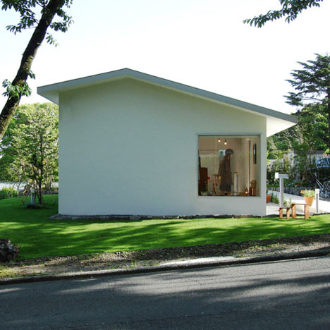 Izukougen House by Atelier Shinya Miura