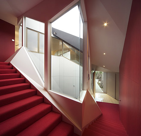 Klein Bottle House by McBride Charles Ryan Klein Bottle House by McBride Charles Ryan