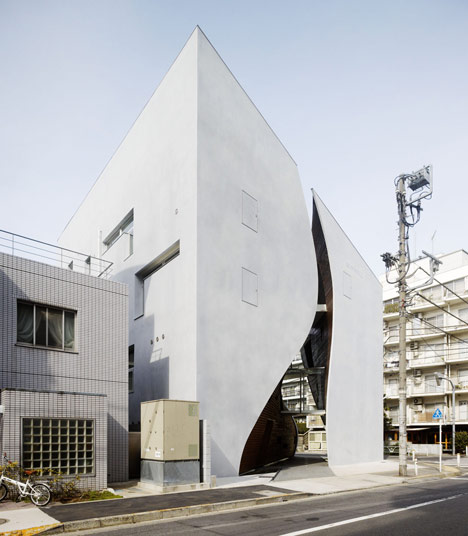 Sunwell Muse by Takato Tamagami and Be-Fun Sunwell Muse by Takato Tamagami and Be-Fun