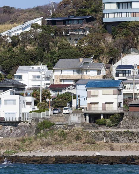 Wind-dyed House by Kazuhiko Kishimoto:acaa Wind-dyed House by Kazuhiko Kishimoto:acaa