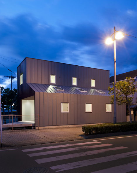 House in Saitozaki by Case-Real