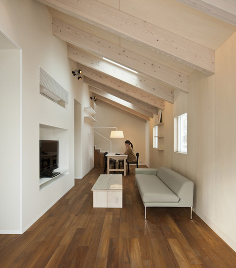 House in Saitozaki by Case-Real