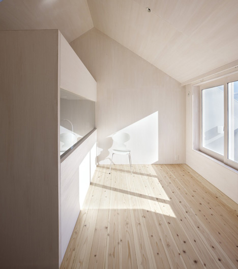 Cloudy House by Takao Shiotsuka