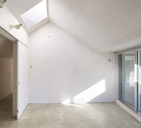 Cloudy House by Takao Shiotsuka