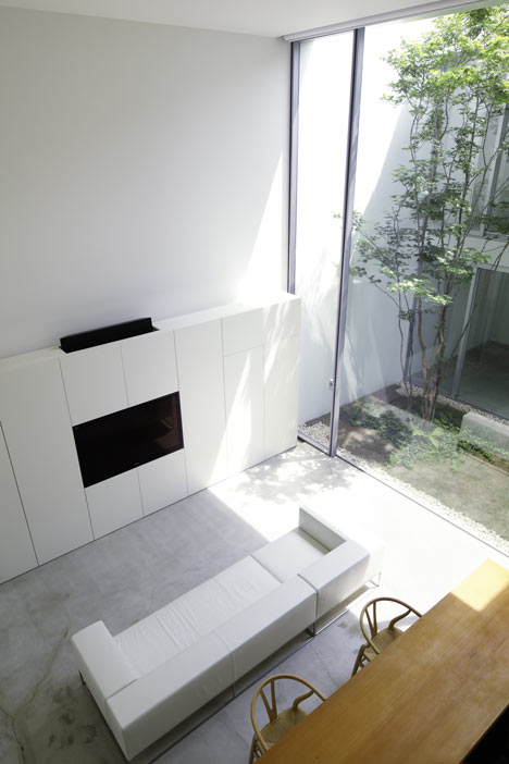 Cube Court House by Shinichi Ogawa & Associates