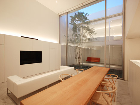 Cube Court House by Shinichi Ogawa & Associates