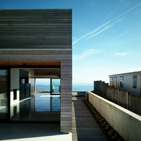 Seaside House by A2 Architects