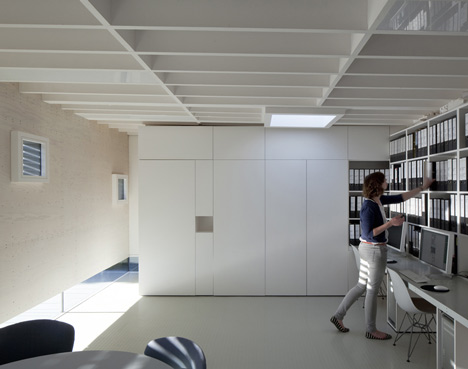 Suburban Studio by Ashton Porter Architects