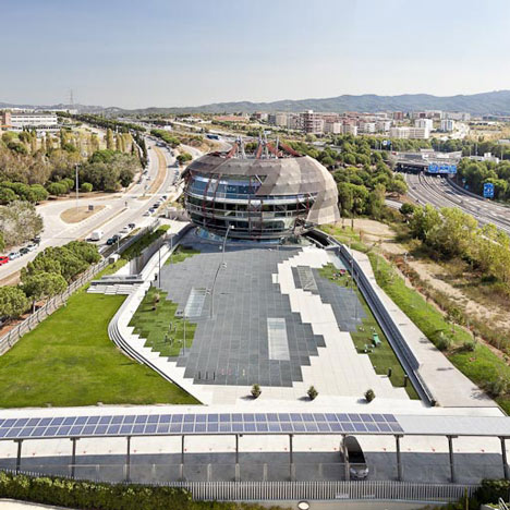 iGuzzini Illuminazione Espana SA Headquarters by MiAS Architects iGuzzini Illuminazione Espana SA Headquarters by MiAS Architects