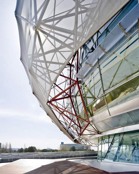 iGuzzini Illuminazione Espana SA Headquarters by MiAS Architects iGuzzini Illuminazione Espana SA Headquarters by MiAS Architects