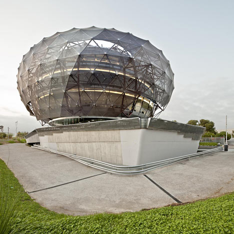 iGuzzini Illuminazione Espana SA Headquarters by MiAS Architects iGuzzini Illuminazione Espana SA Headquarters by MiAS Architects