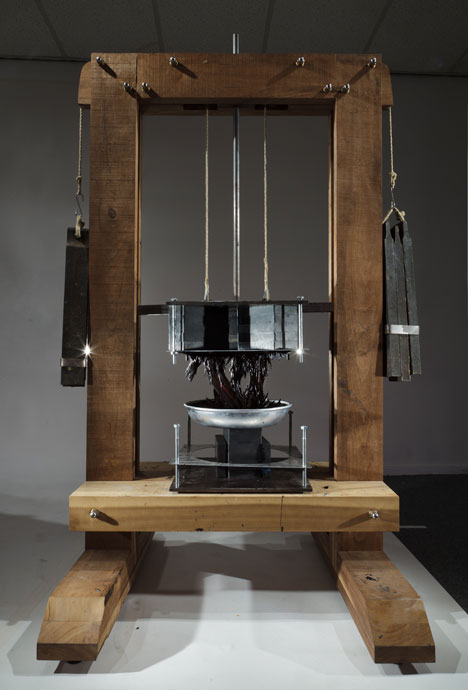 Gravity candle holder by Jolan van der Wiel