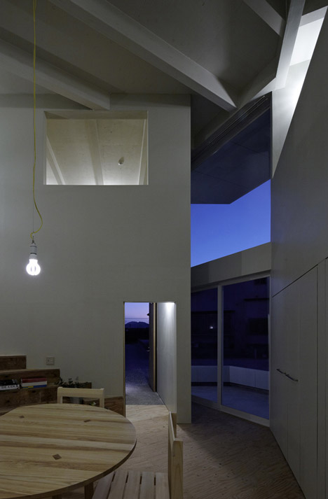 House in Iizuka by rhythmdesign House in Iizuka by rhythmdesign