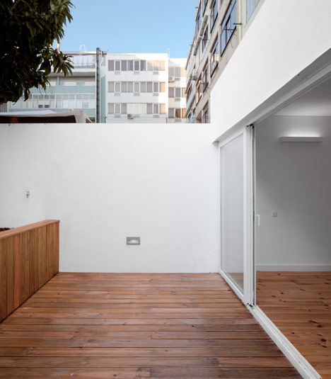 Arroios Apartment by Tiago Filipe Santos Arroios Apartment by Tiago Filipe Santos