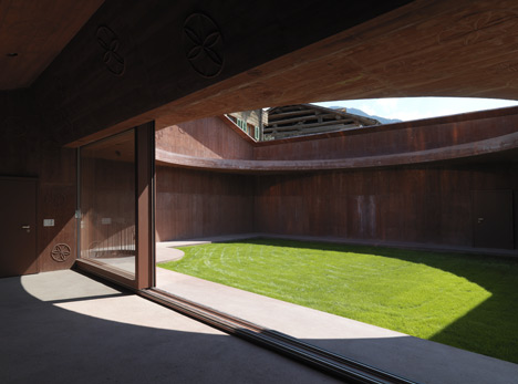 Atelier Bardill by Valerio Olgiati