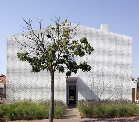 House N by Sharon Neuman and Oded Stern-Meiraz House N by Sharon Neuman and Oded Stern-Meiraz