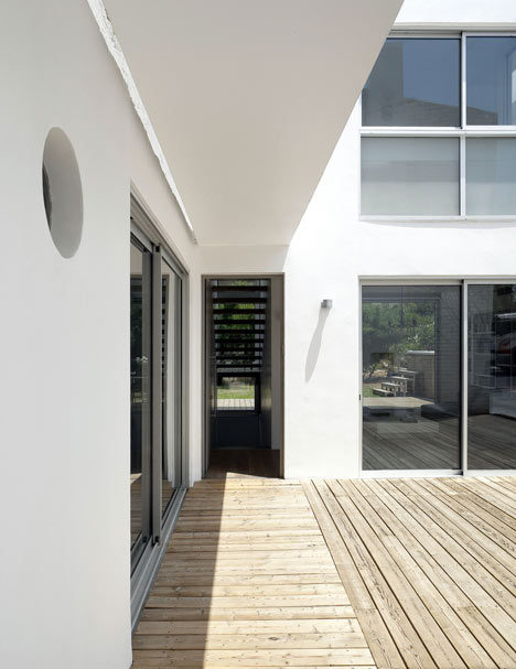 House N by Sharon Neuman and Oded Stern-Meiraz House N by Sharon Neuman and Oded Stern-Meiraz