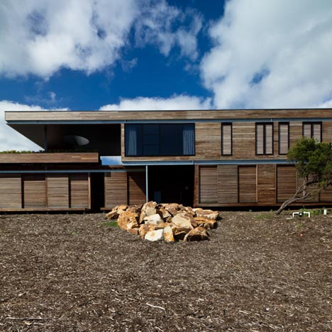 Linear House by Architects EAT Linear House by Architects EAT